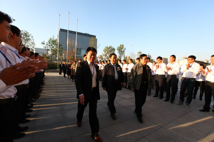 集團(tuán)新疆事業(yè)部新辦公大樓暨泰天大廈剪彩啟用