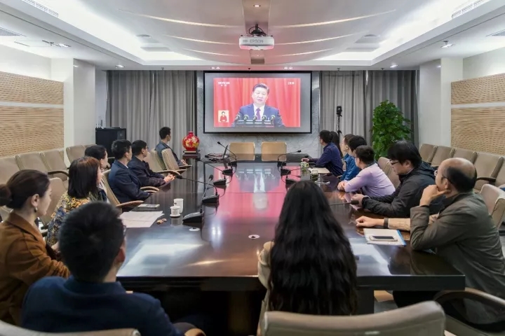 集團干部員工喜迎十九大：令人鼓舞，催人奮進